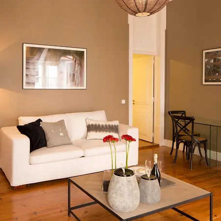 No Cais Do Sodré, Zona Com Muita Vida Noturna, Ttlsp55 1b Lisboa