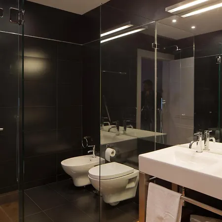 No Cais Do Sodré, Zona Com Muita Vida Noturna, Ttlsp55 1b * Lisboa
